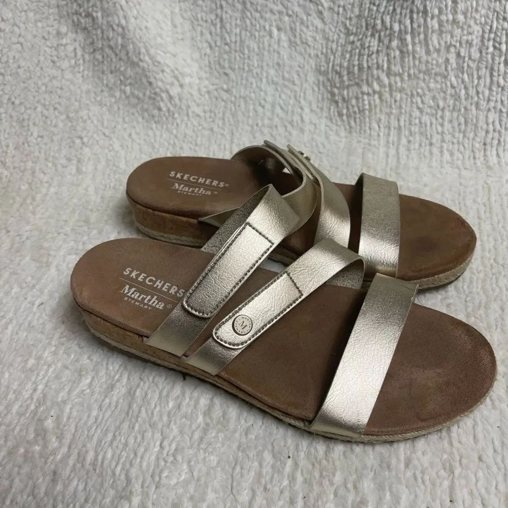 Skechers Martha Stewart synthetic Gold straps low wedge sandals SZ10.